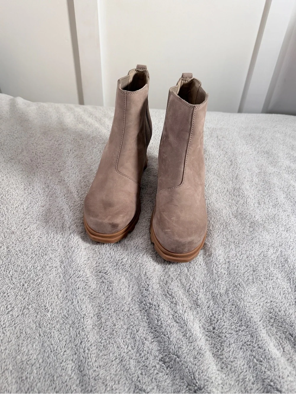 Sorel Joan of Arctic Wedge III Chelsea Boots Taupe leather Women's Size 7